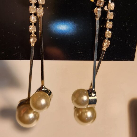 One Pair of Cubic Zirconia & Pearl Dangle Earrings - Picture 2 of 3